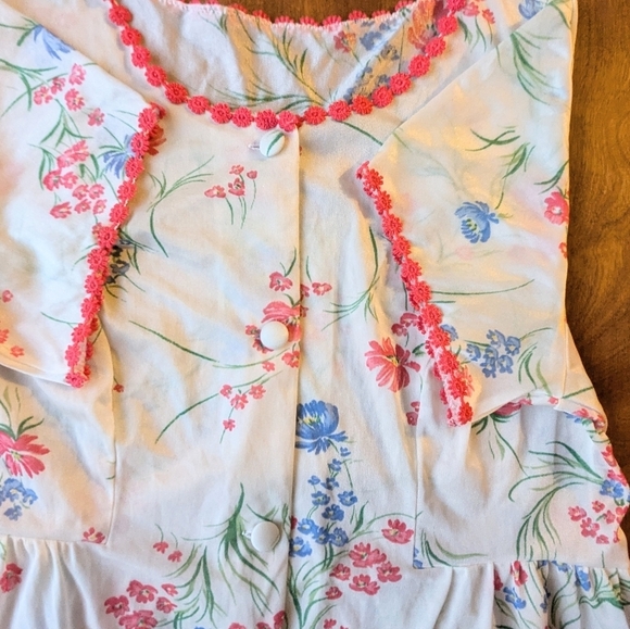 Vintage Cottagecorw nightgown robe dress with floral and feminine - Picture 2 of 7